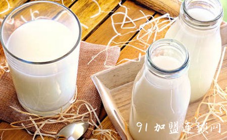 a+大奶牛奶吧加盟费用多钱？中国有多少人奶品市场就多广阔
